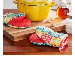 The Pioneer Woman Ditsy Patchwork 2-Piece Mini Mitt Set